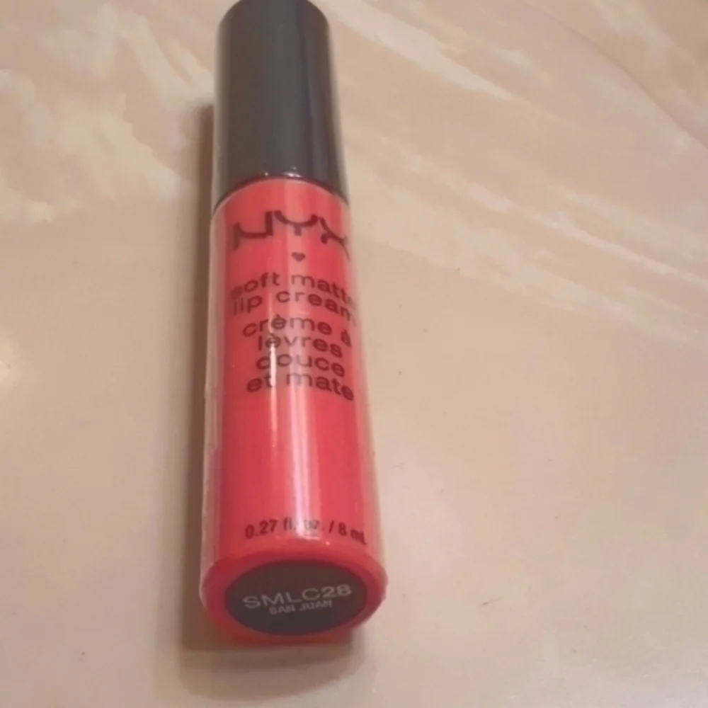 🛍NYX Professional Makeup Soft Matte Lip Cream
